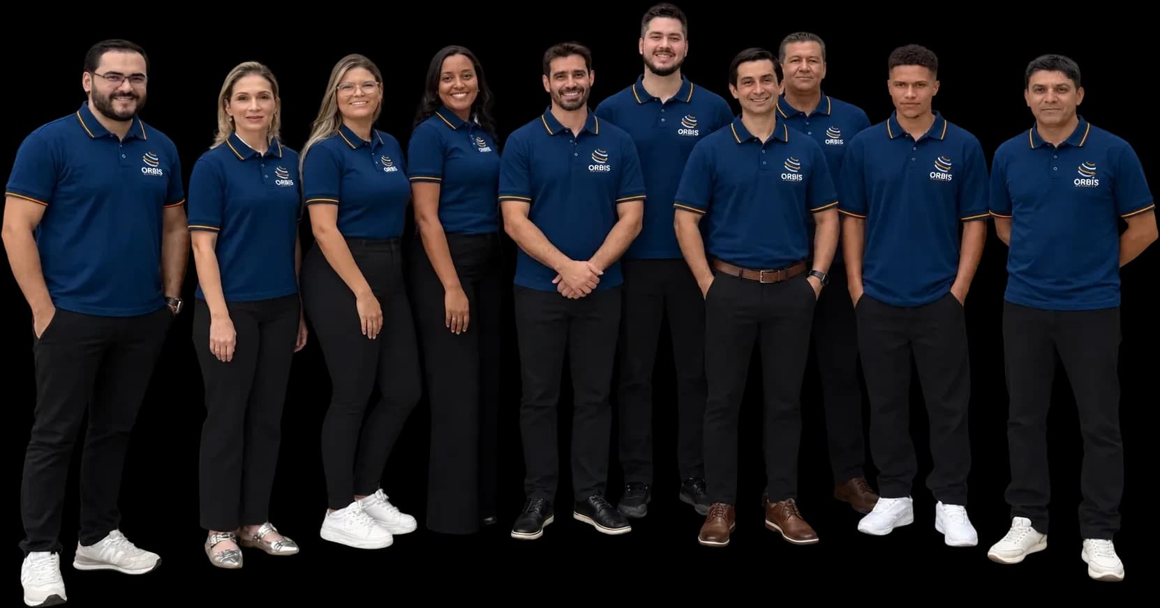 Equipe da Orbis Energia com camisas da empresa