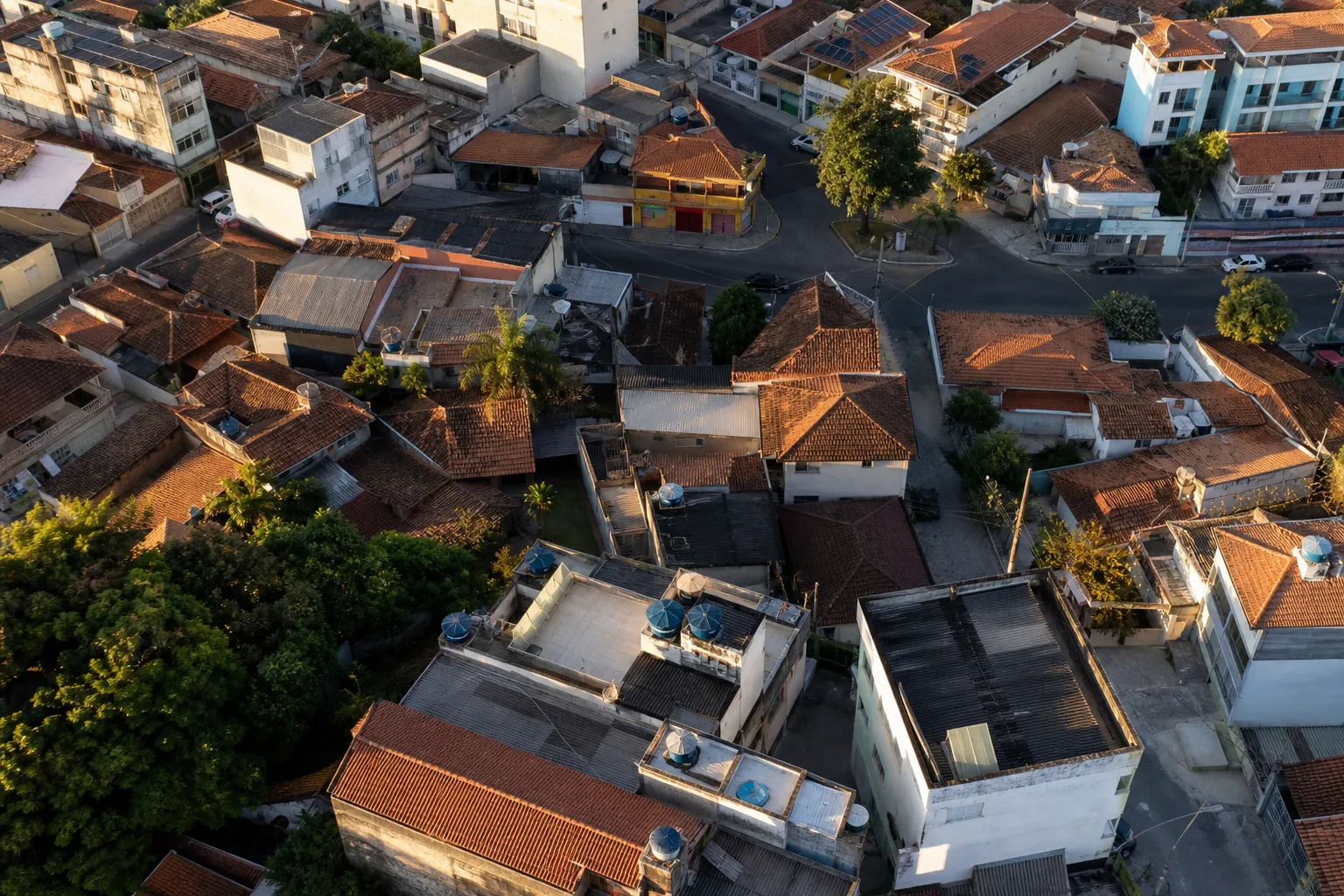 Quem pode assinar energia solar? Veja as regras