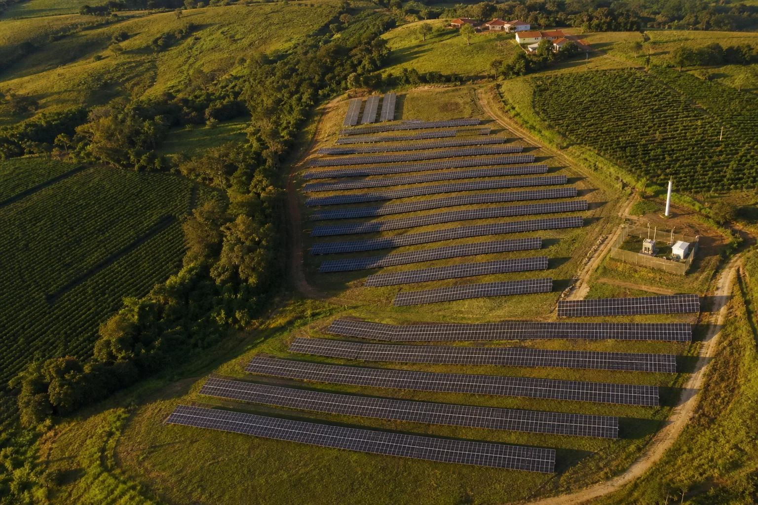 Energia solar por assinatura em MG: como funciona na CEMIG, quem pode aderir e quanto dá para economizar